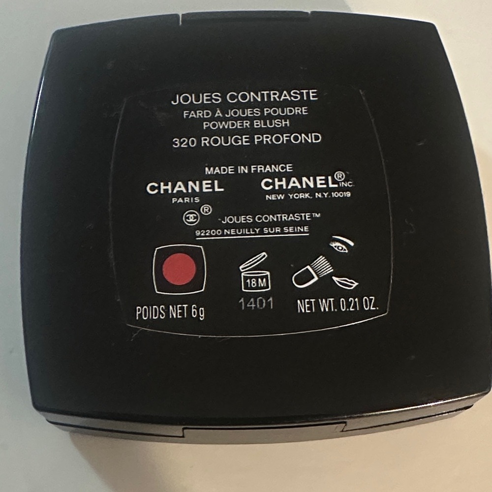 CHANEL Vibrant Red Blush with Brush - Picture 5 of 6